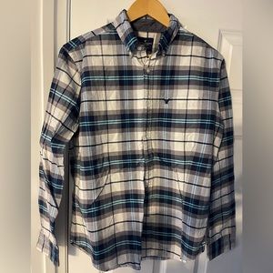 Men’s Classic fit bottom down - American Eagle size medium